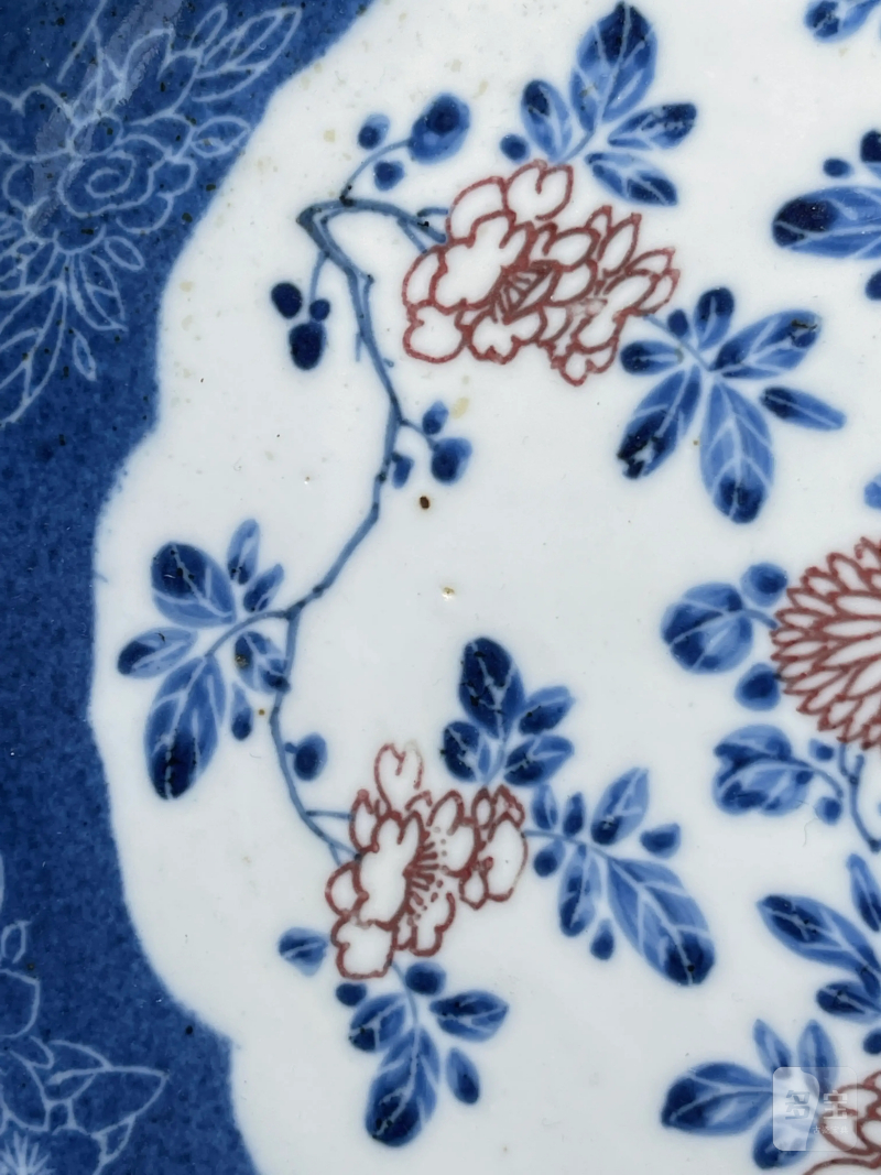 清康熙 青花釉里红花卉纹盘 - 图5